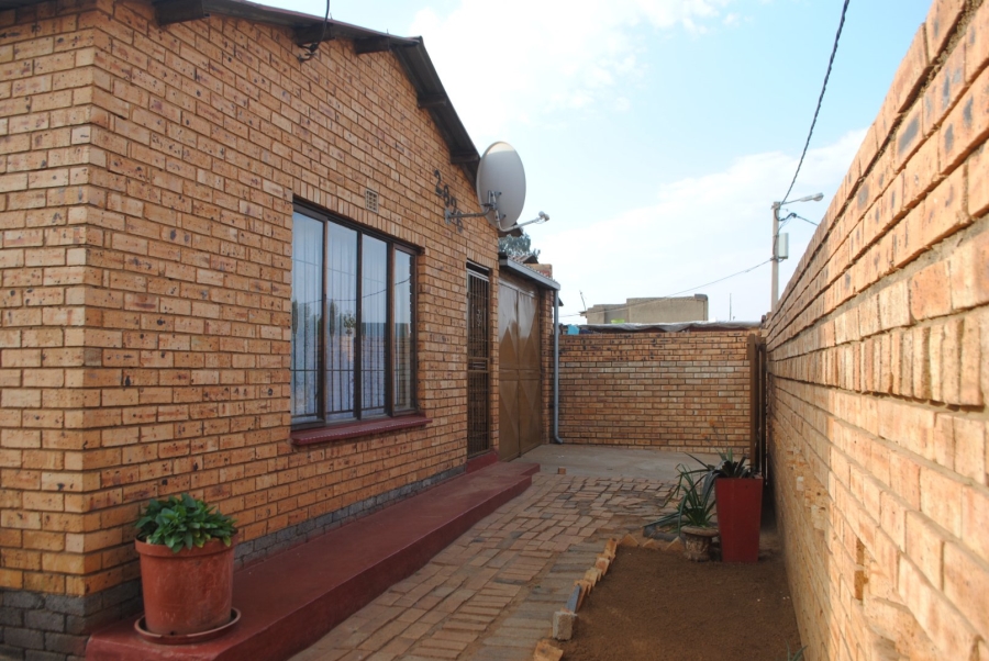 3 Bedroom Property for Sale in Tshepisong Gauteng