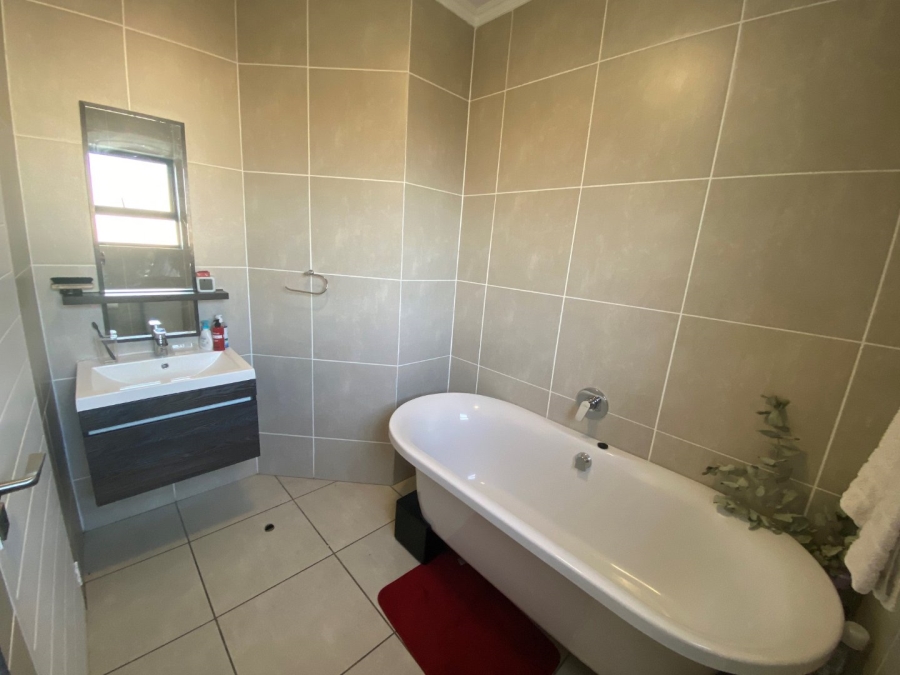 To Let 2 Bedroom Property for Rent in Olivedale Gauteng