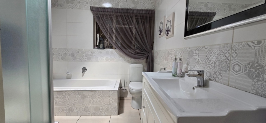 4 Bedroom Property for Sale in Randhart Gauteng