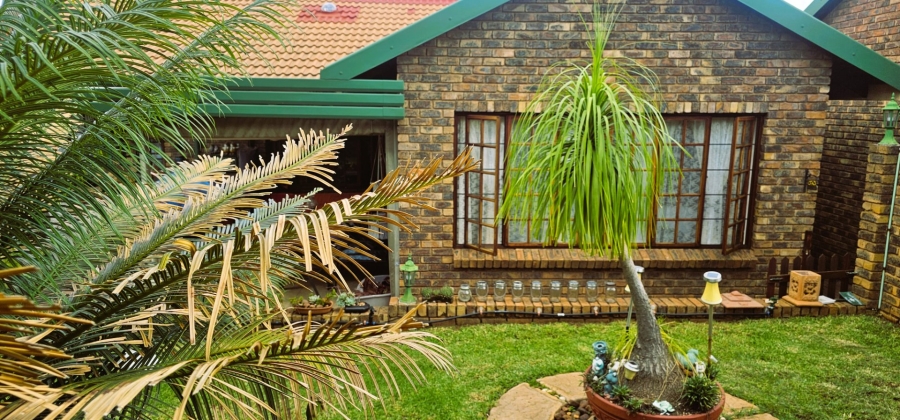 3 Bedroom Property for Sale in Die Hoewes Gauteng