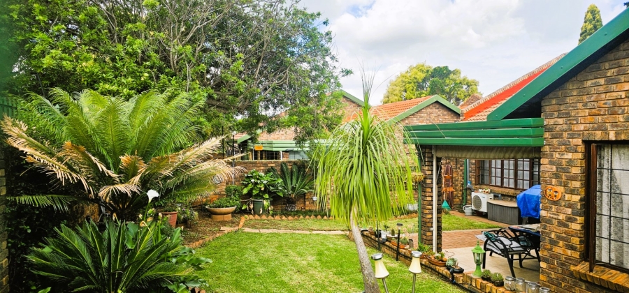 3 Bedroom Property for Sale in Die Hoewes Gauteng