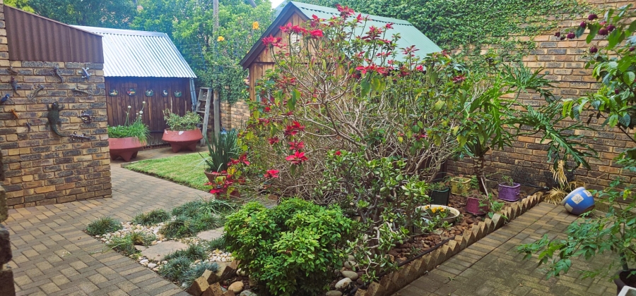 3 Bedroom Property for Sale in Die Hoewes Gauteng