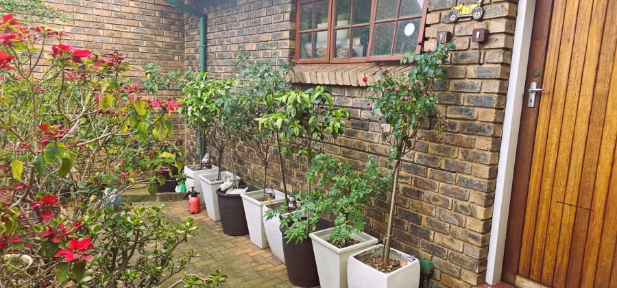 3 Bedroom Property for Sale in Die Hoewes Gauteng