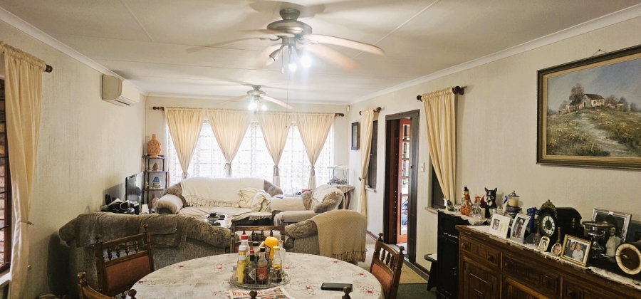 3 Bedroom Property for Sale in Die Hoewes Gauteng