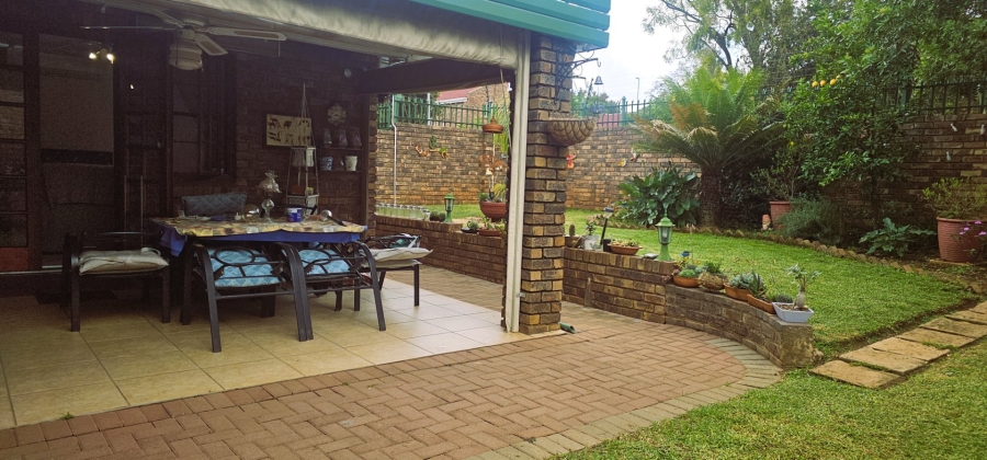 3 Bedroom Property for Sale in Die Hoewes Gauteng