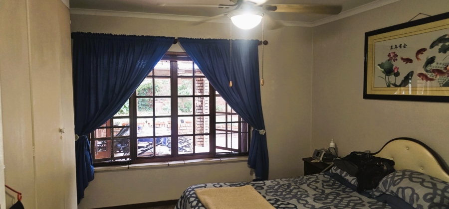 3 Bedroom Property for Sale in Die Hoewes Gauteng