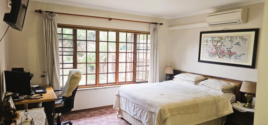 3 Bedroom Property for Sale in Die Hoewes Gauteng