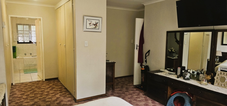 3 Bedroom Property for Sale in Die Hoewes Gauteng