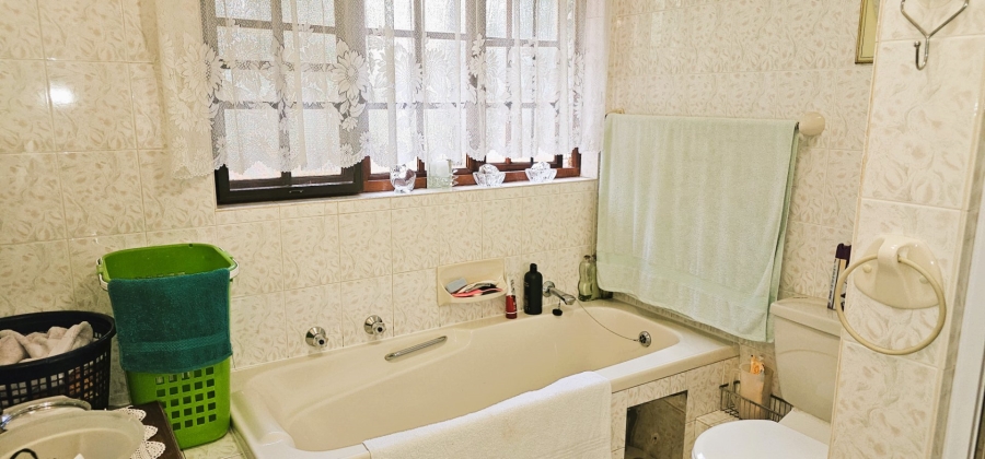 3 Bedroom Property for Sale in Die Hoewes Gauteng