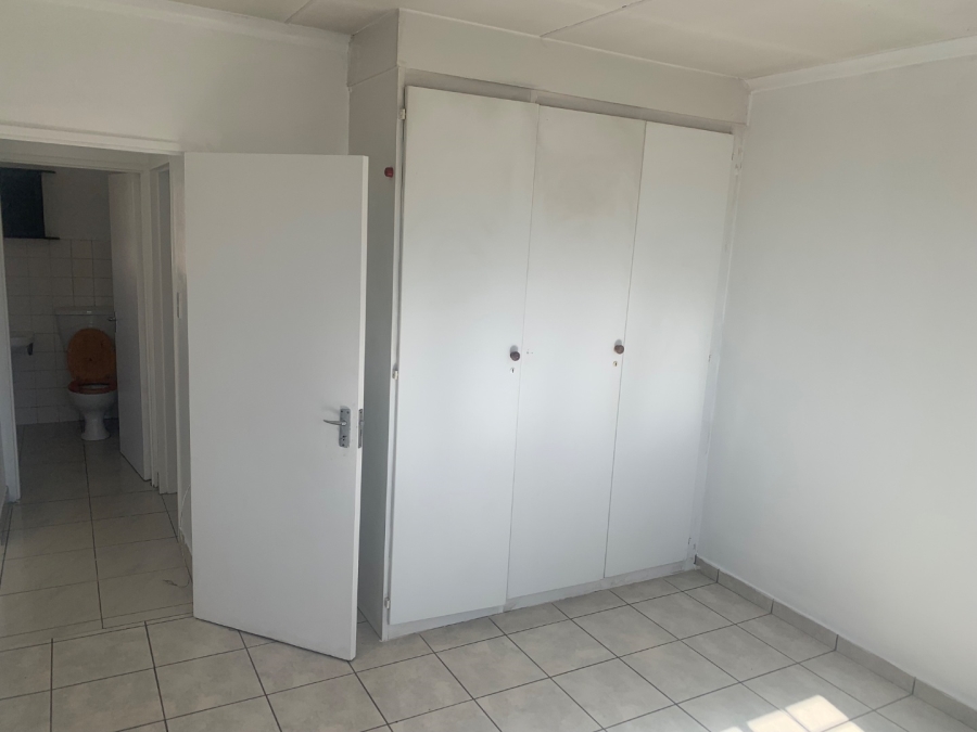 2 Bedroom Property for Sale in Mondeor Gauteng