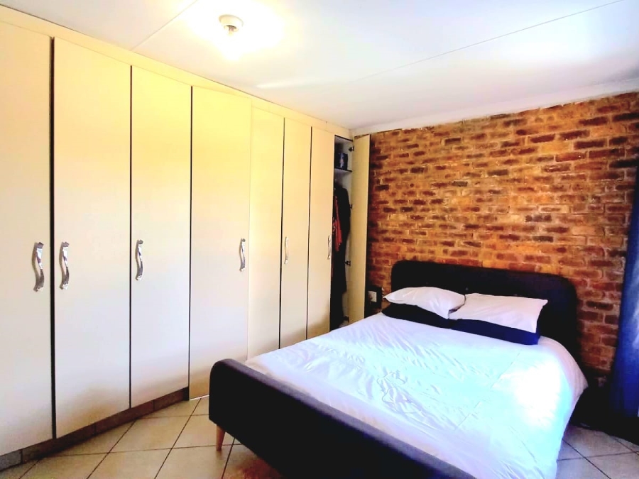 To Let 2 Bedroom Property for Rent in Brackendowns Gauteng