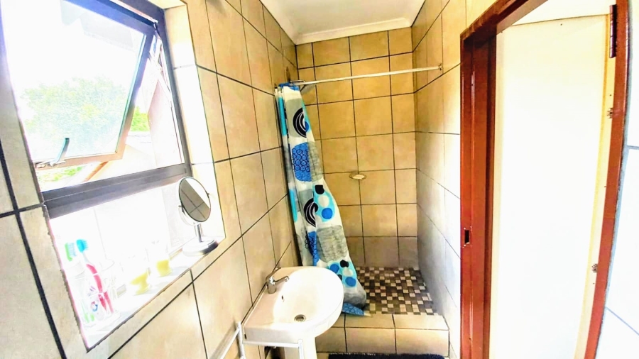 To Let 2 Bedroom Property for Rent in Brackendowns Gauteng