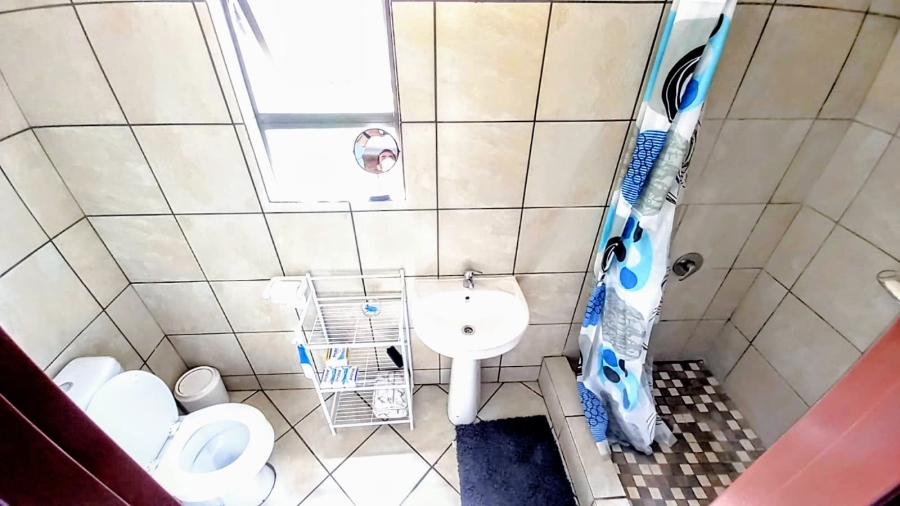 To Let 2 Bedroom Property for Rent in Brackendowns Gauteng