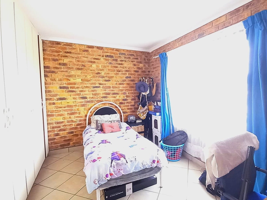 To Let 2 Bedroom Property for Rent in Brackendowns Gauteng