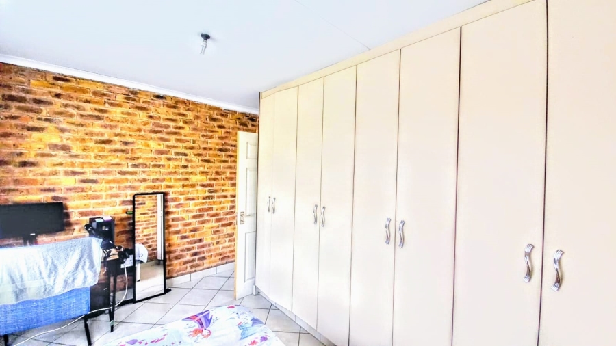 To Let 2 Bedroom Property for Rent in Brackendowns Gauteng