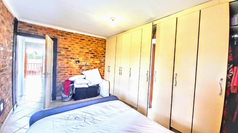 To Let 2 Bedroom Property for Rent in Brackendowns Gauteng