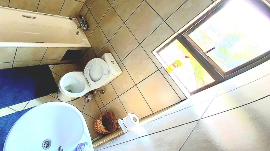 To Let 2 Bedroom Property for Rent in Brackendowns Gauteng