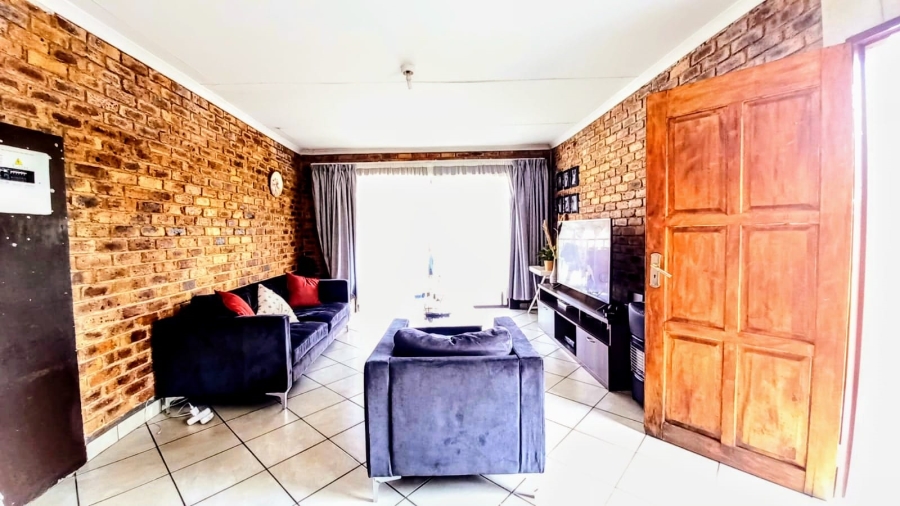 To Let 2 Bedroom Property for Rent in Brackendowns Gauteng