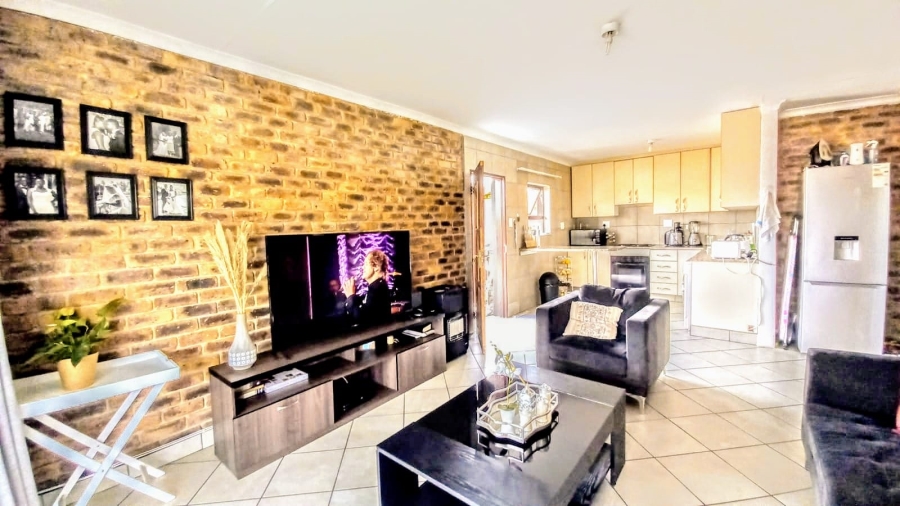 To Let 2 Bedroom Property for Rent in Brackendowns Gauteng