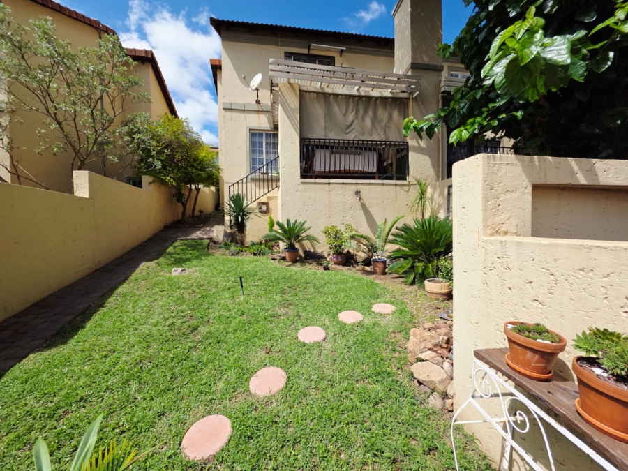 2 Bedroom Property for Sale in La Montagne Gauteng