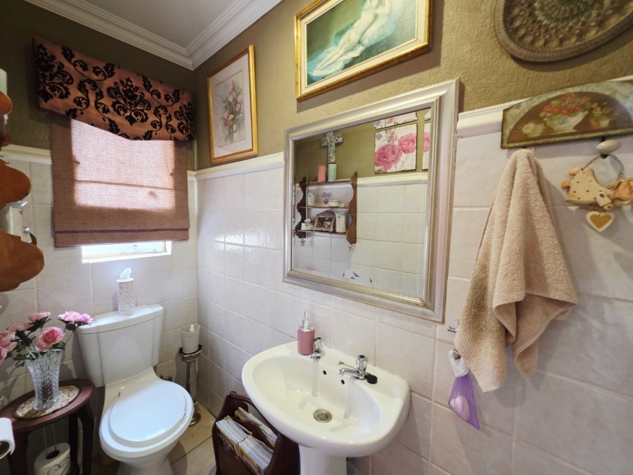 2 Bedroom Property for Sale in La Montagne Gauteng