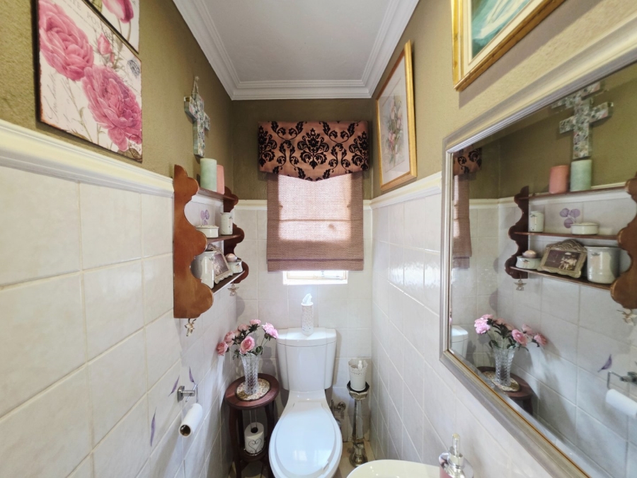 2 Bedroom Property for Sale in La Montagne Gauteng