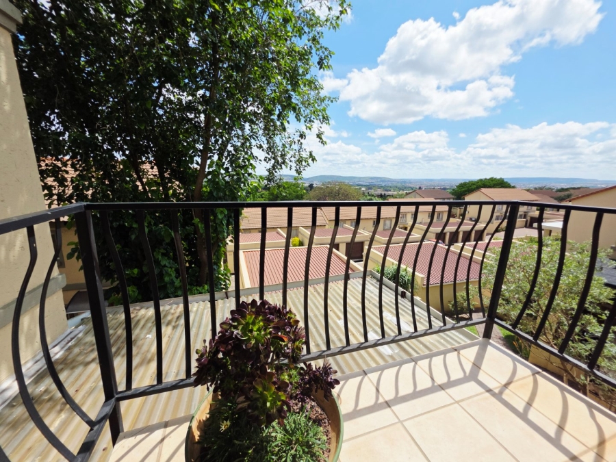2 Bedroom Property for Sale in La Montagne Gauteng