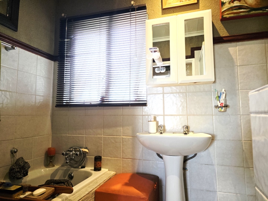 2 Bedroom Property for Sale in La Montagne Gauteng