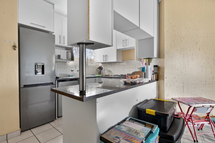 2 Bedroom Property for Sale in Bromhof Gauteng