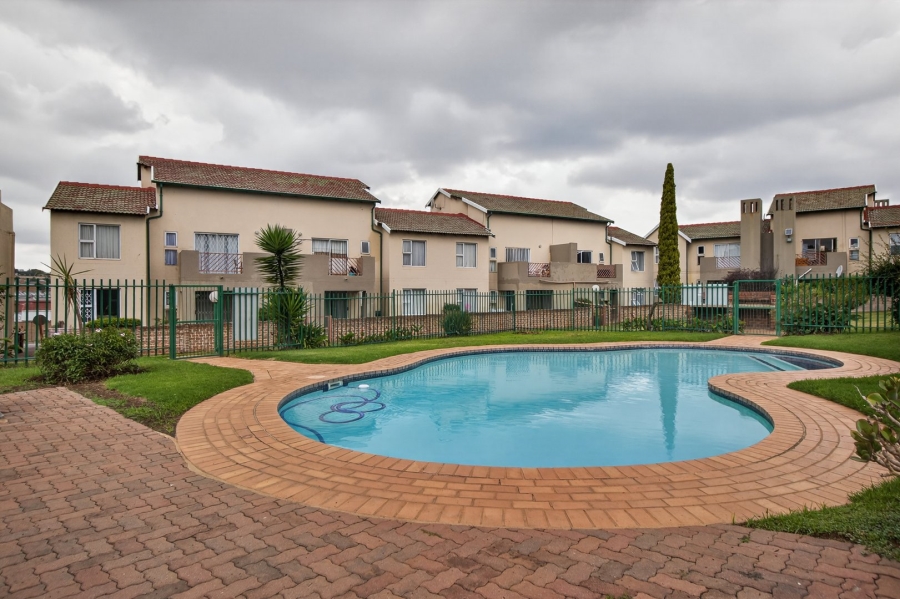 2 Bedroom Property for Sale in Bromhof Gauteng
