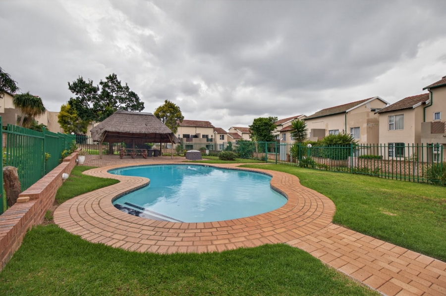 2 Bedroom Property for Sale in Bromhof Gauteng