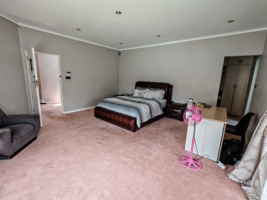 7 Bedroom Property for Sale in Observatory Gauteng