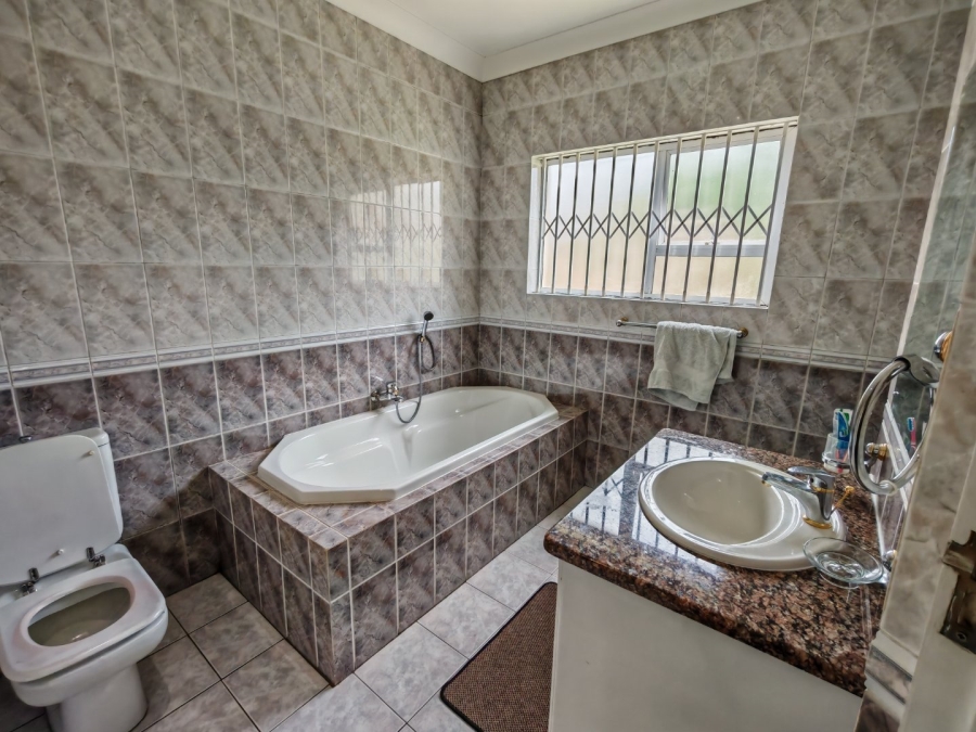 7 Bedroom Property for Sale in Observatory Gauteng