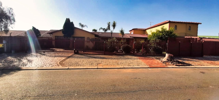 4 Bedroom Property for Sale in Leachville Ext 1 Gauteng