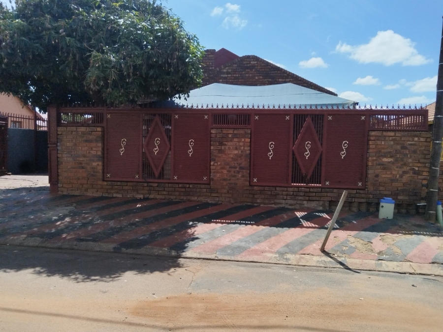 4 Bedroom Property for Sale in Soshanguve XX Gauteng