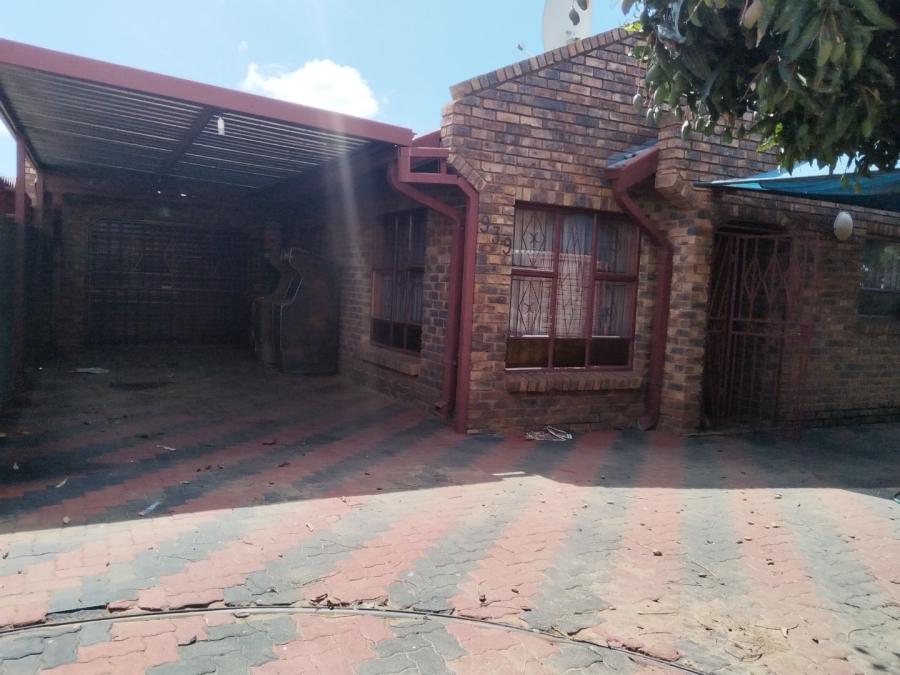 4 Bedroom Property for Sale in Soshanguve XX Gauteng