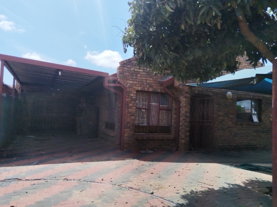 4 Bedroom Property for Sale in Soshanguve XX Gauteng