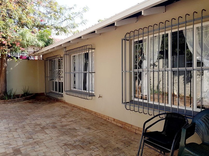 3 Bedroom Property for Sale in Nieuw Muckleneuk Gauteng