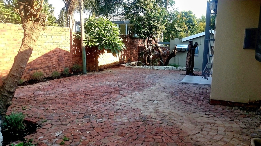 3 Bedroom Property for Sale in Nieuw Muckleneuk Gauteng