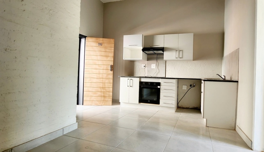 1 Bedroom Property for Sale in Die Hoewes Gauteng