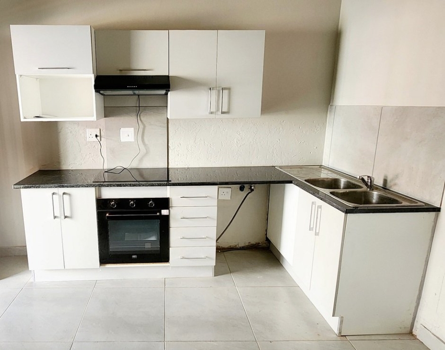 1 Bedroom Property for Sale in Die Hoewes Gauteng