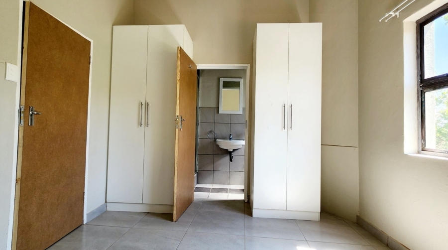 1 Bedroom Property for Sale in Die Hoewes Gauteng