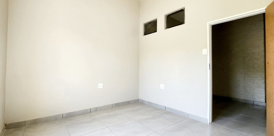 1 Bedroom Property for Sale in Die Hoewes Gauteng