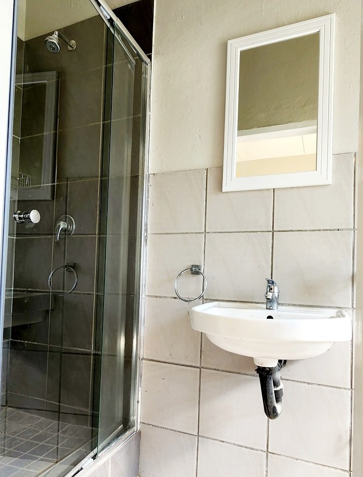 1 Bedroom Property for Sale in Die Hoewes Gauteng