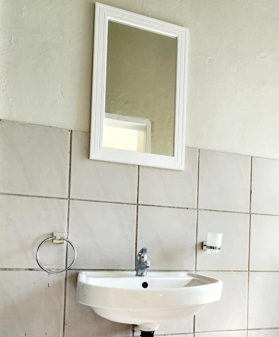 1 Bedroom Property for Sale in Die Hoewes Gauteng