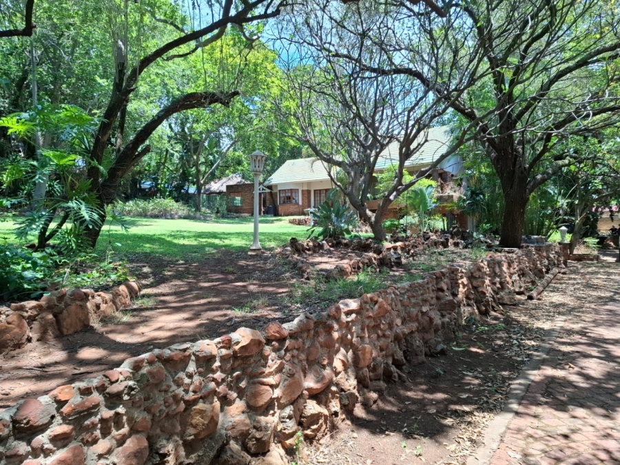 5 Bedroom Property for Sale in Pretoria North Gauteng