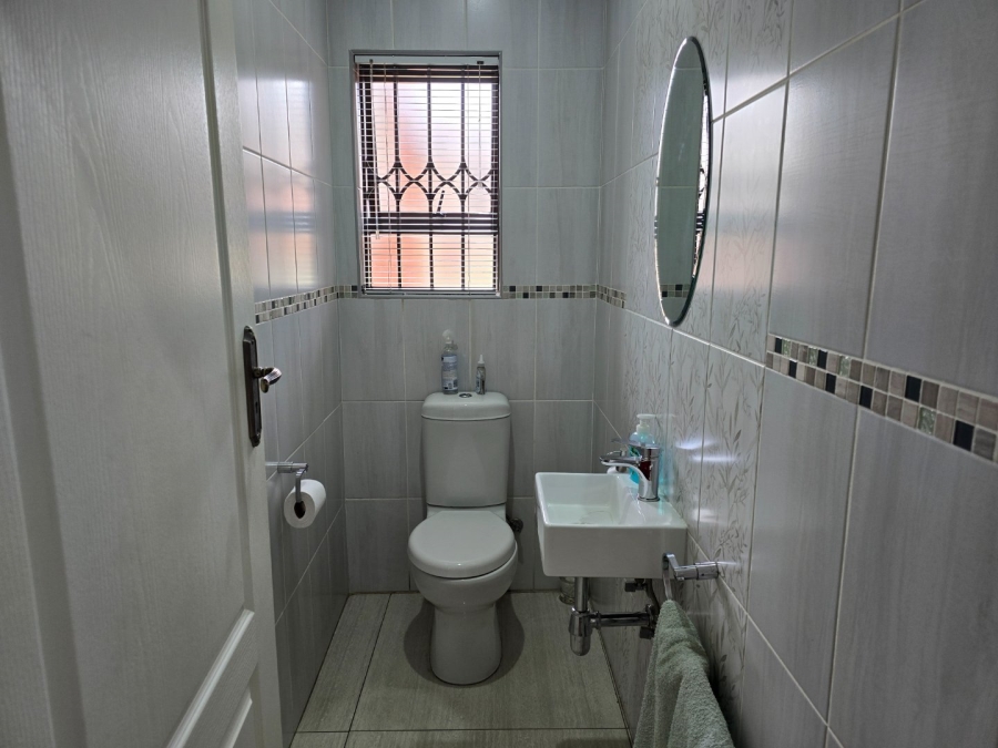 To Let 5 Bedroom Property for Rent in Comet Gauteng