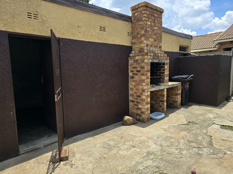 To Let 2 Bedroom Property for Rent in Witfield Gauteng