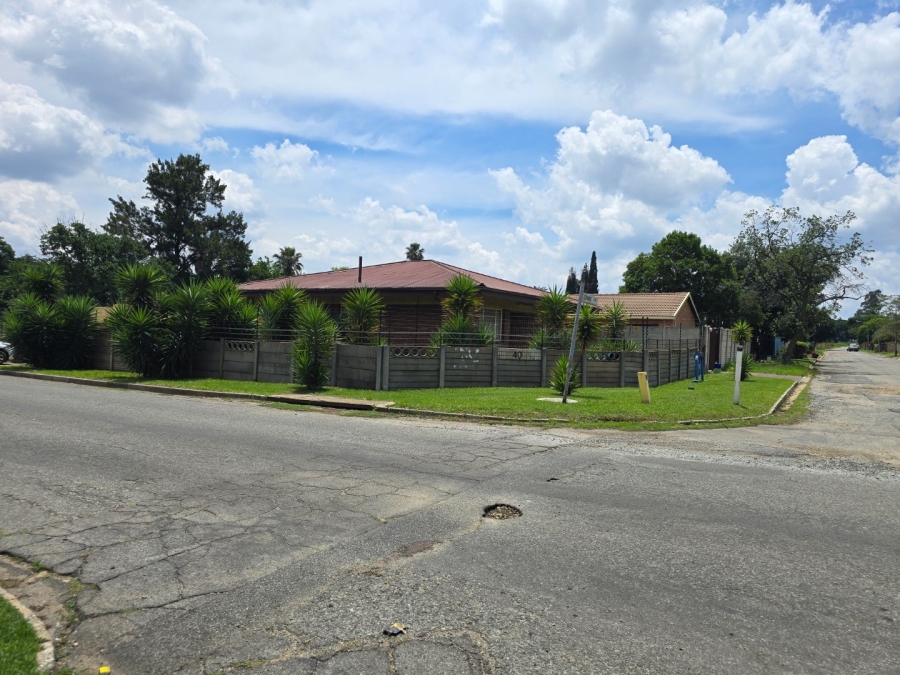 To Let 2 Bedroom Property for Rent in Witfield Gauteng
