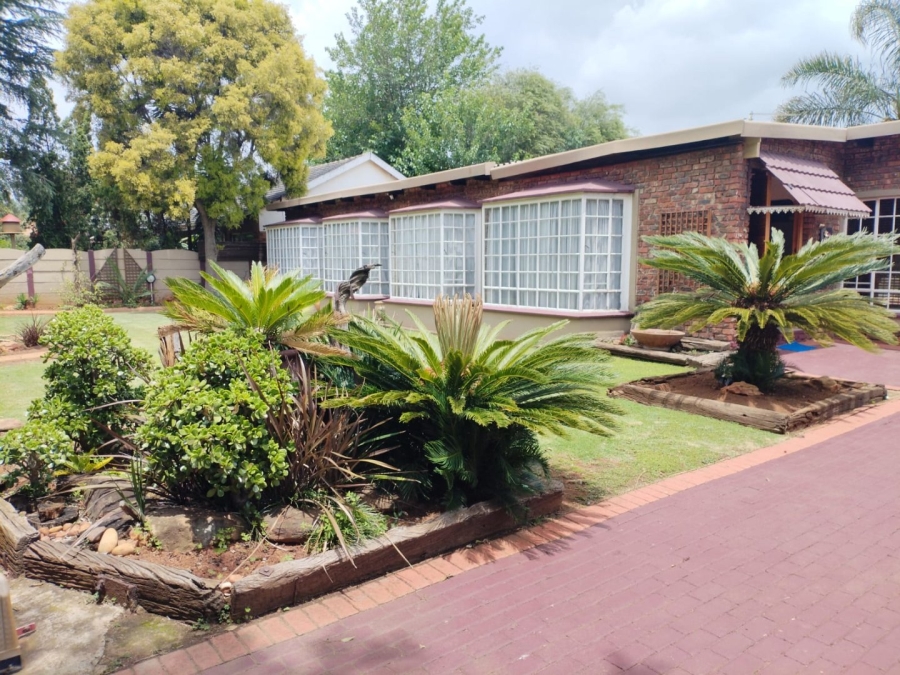4 Bedroom Property for Sale in Petersfield Gauteng